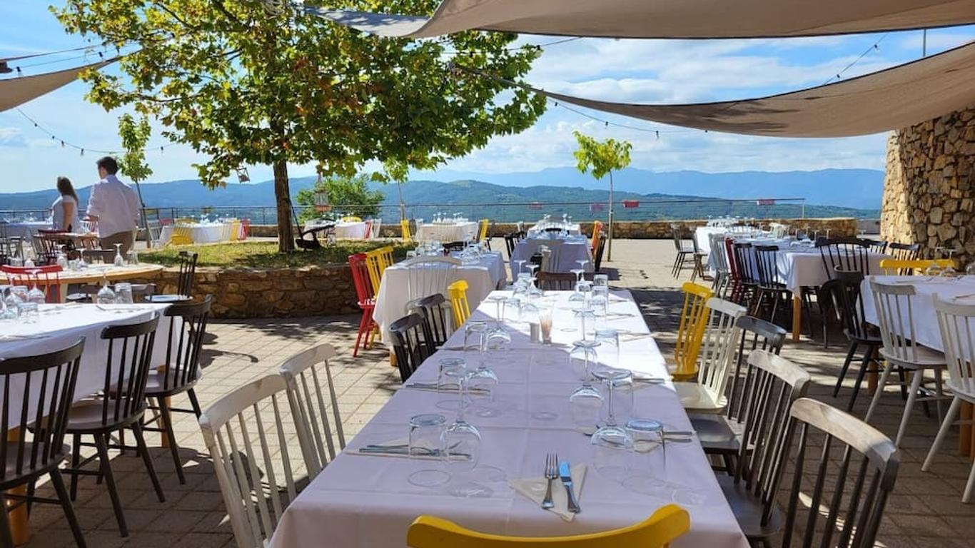 Unpacking Greece: A Traveler’s Quest for Affordable Luxury Hotels Cover